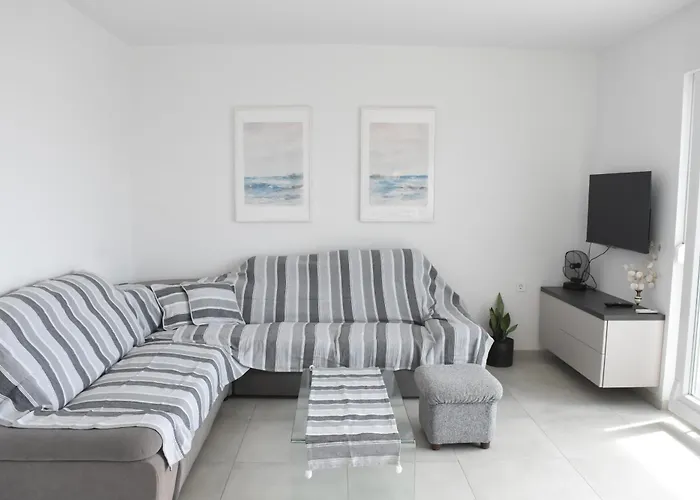 Olea - With Beautiful Sea View, Near The Sandy And Center Apartamento Crikvenica