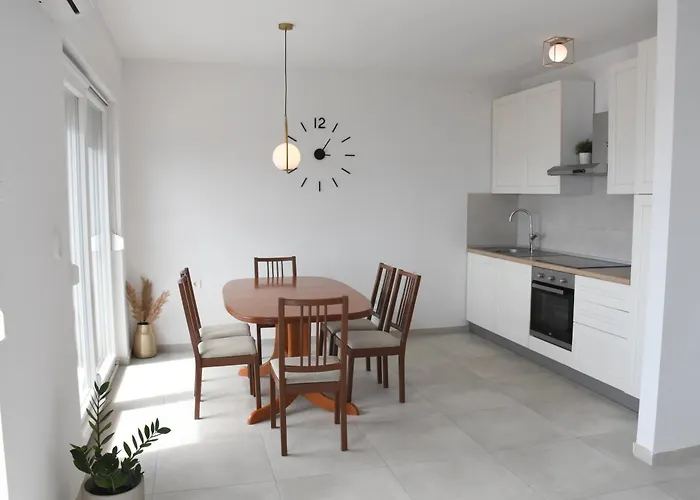 Апартаменты Olea - With Beautiful Sea View, Near The Sandy And Center Цриквеница